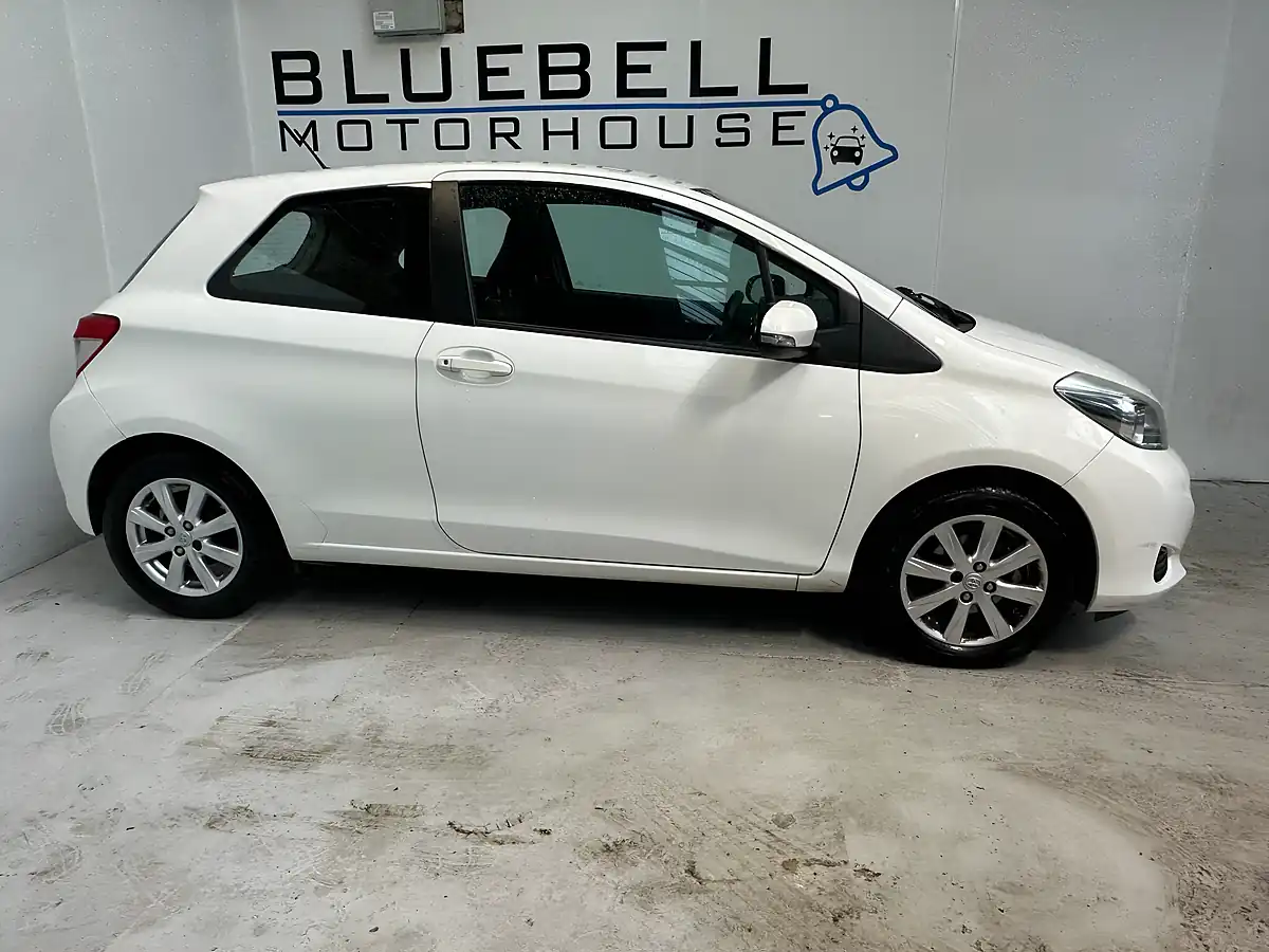Used 2012 Toyota Yaris Tr White - Interior and Exterior details 6