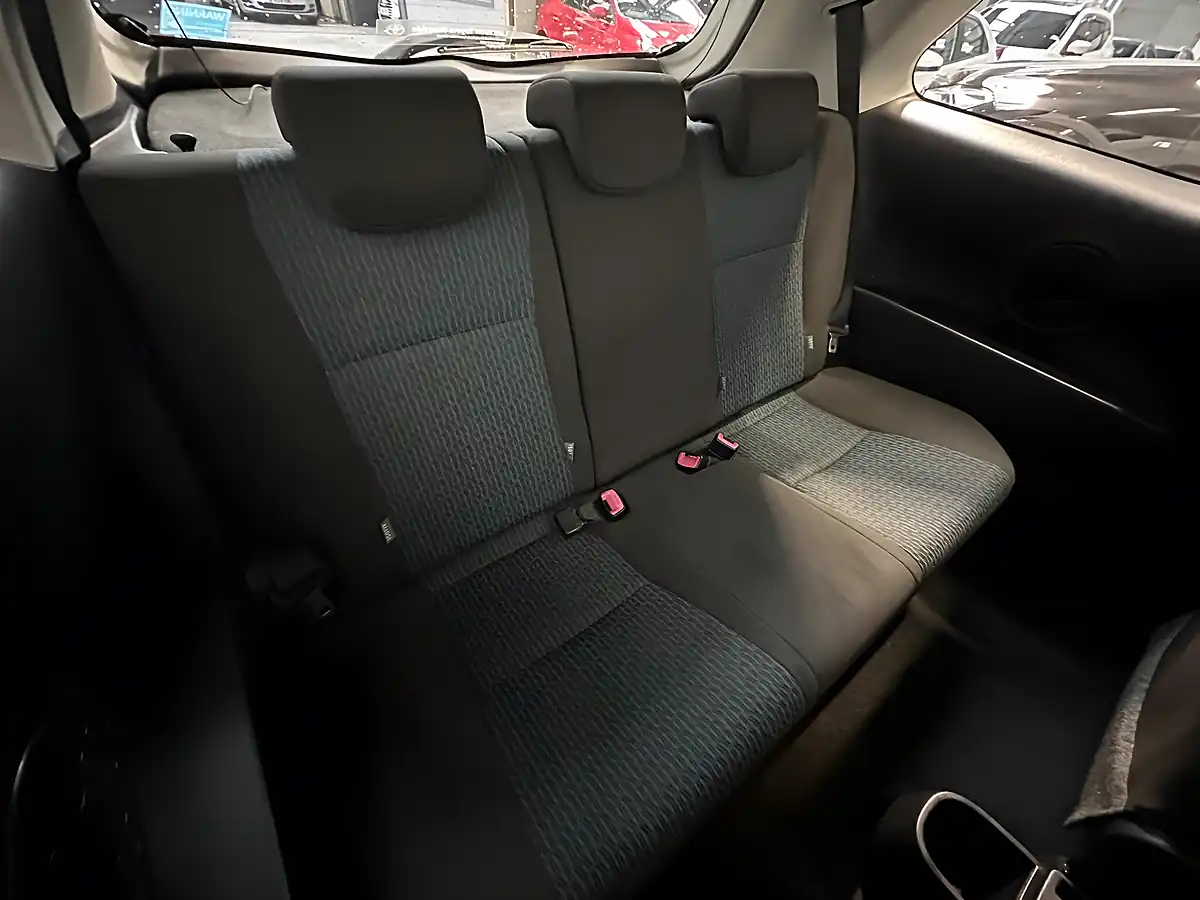 Used 2012 Toyota Yaris Tr White - Interior and Exterior details 7