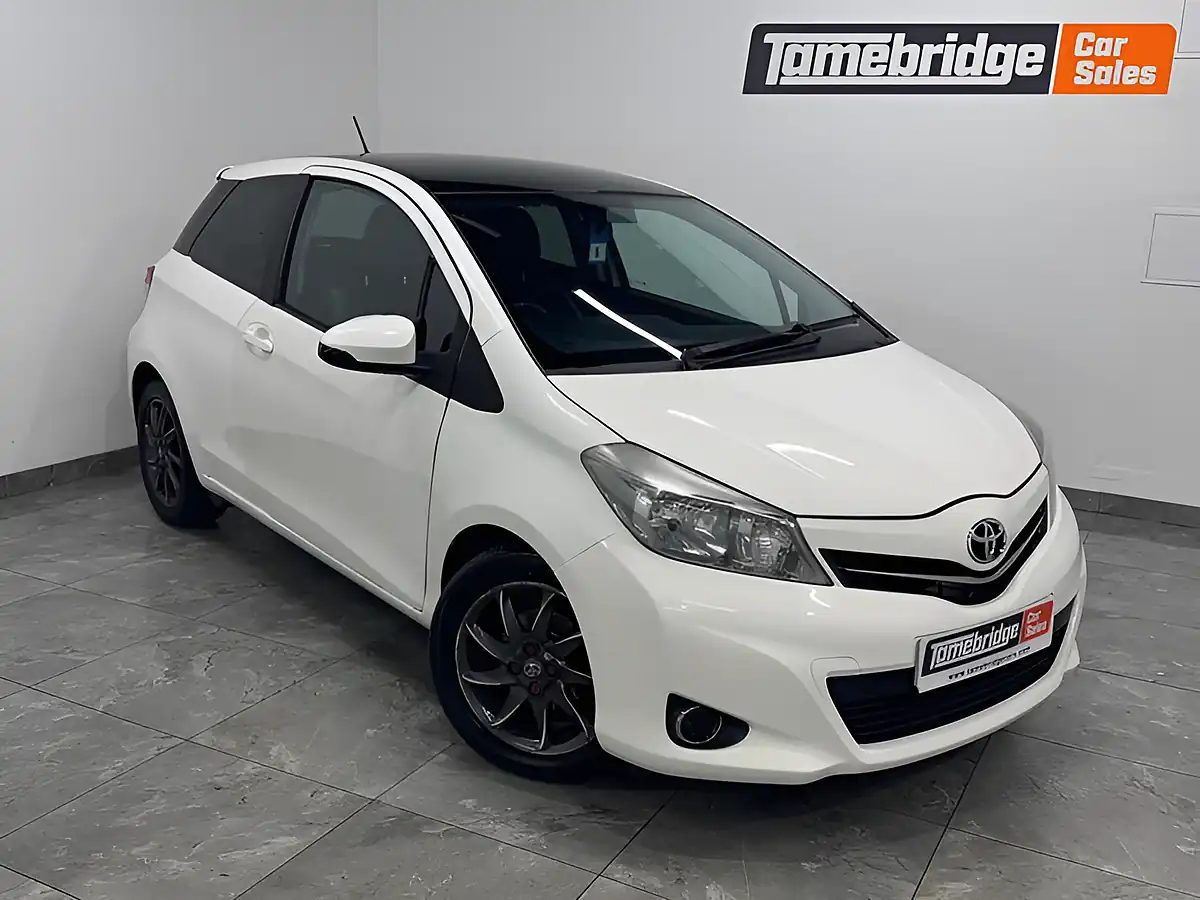 Used 2012 Toyota Yaris Trend White - Front View