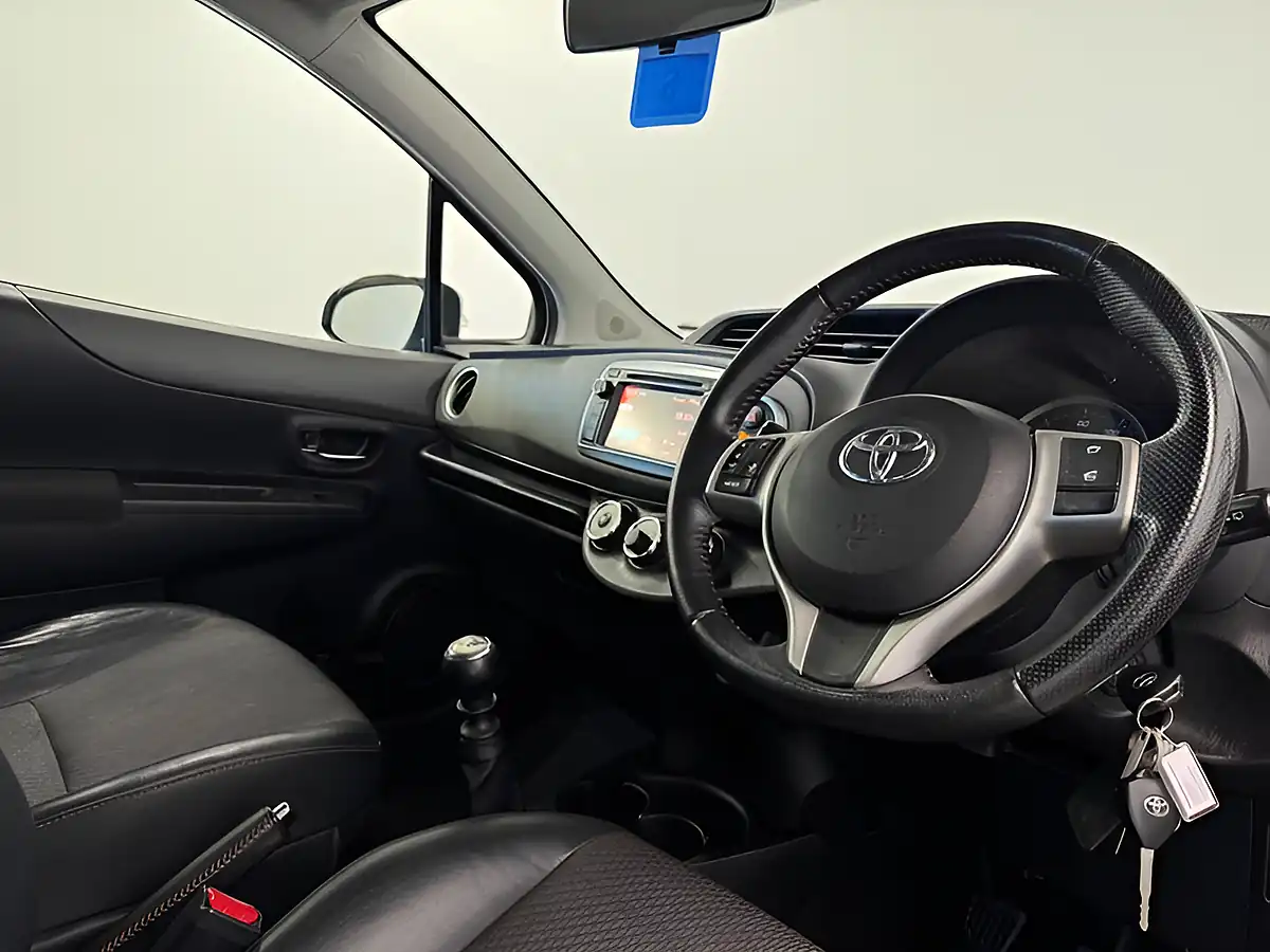 Used 2012 Toyota Yaris Trend White - Interior and Exterior details 11
