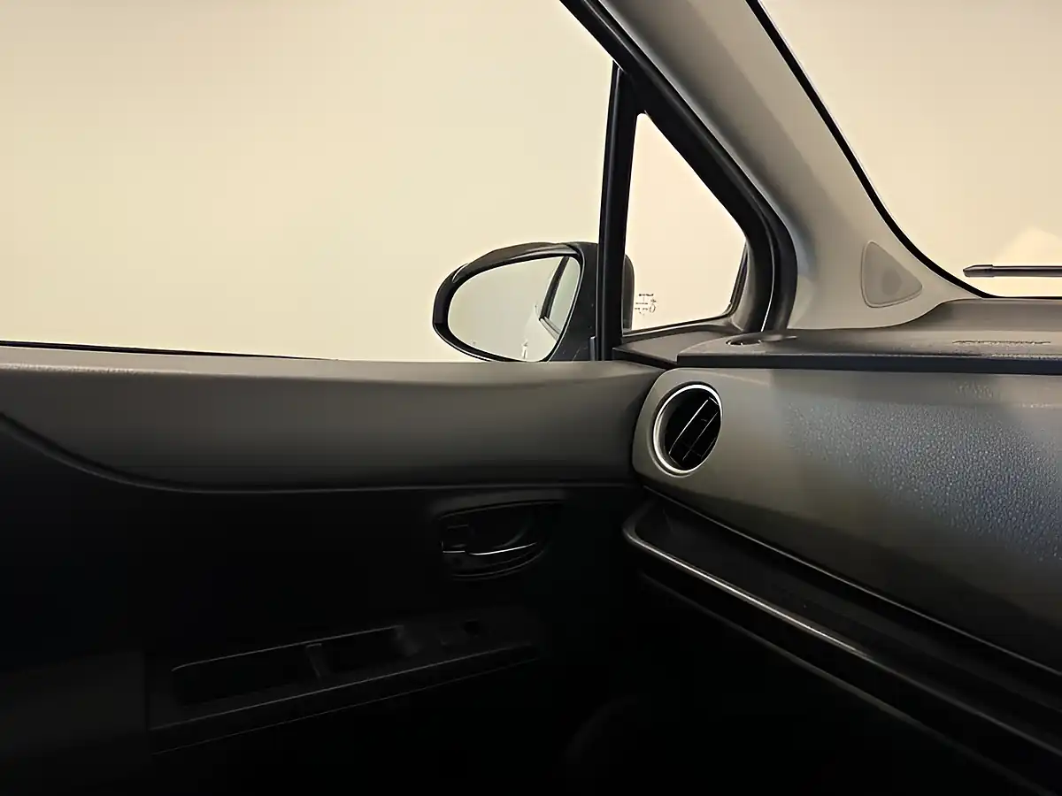 Used 2012 Toyota Yaris Trend White - Interior and Exterior details 16