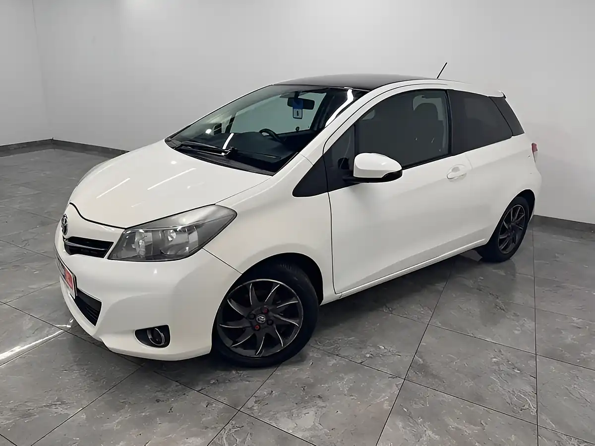 Used 2012 Toyota Yaris Trend White - Interior and Exterior details 4