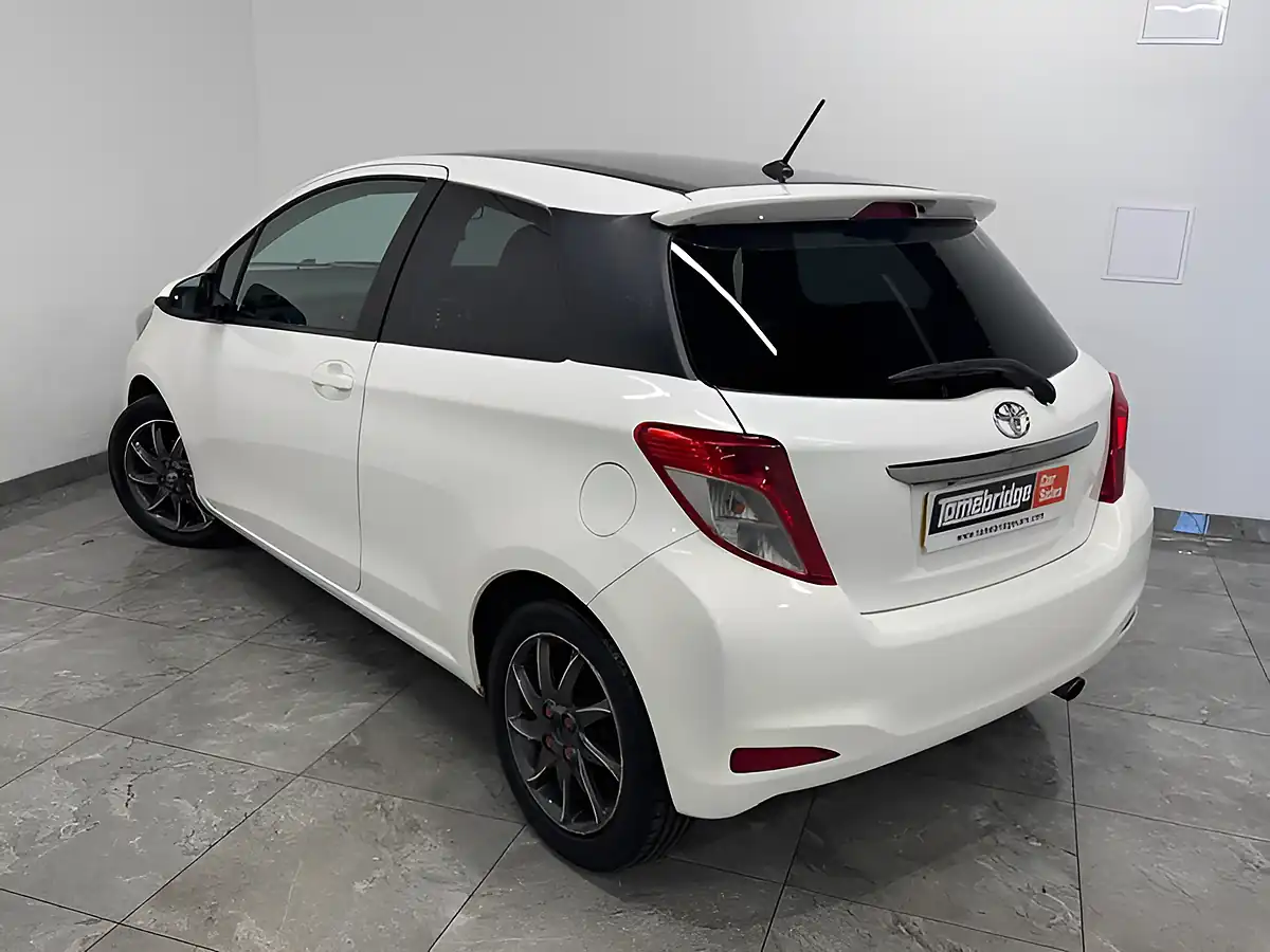 Used 2012 Toyota Yaris Trend White - Interior and Exterior details 5