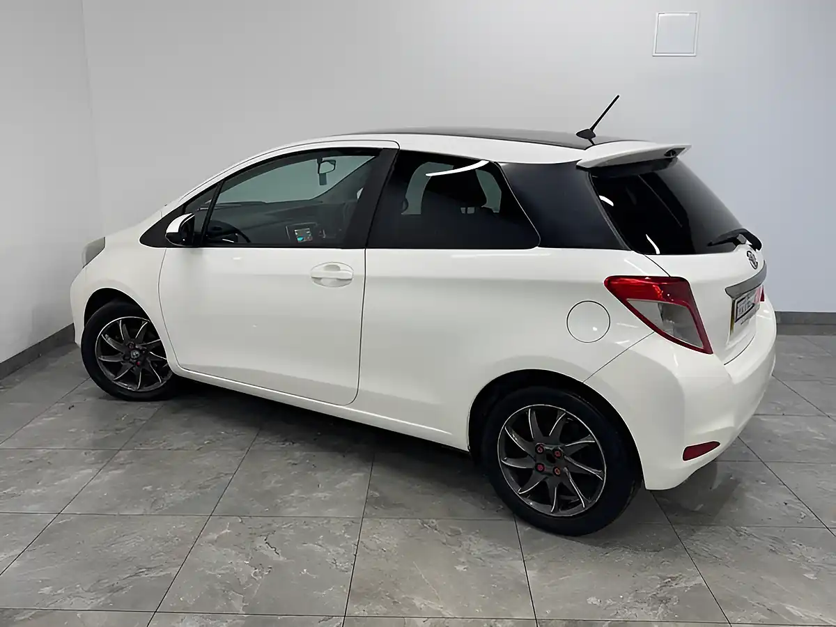 Used 2012 Toyota Yaris Trend White - Interior and Exterior details 6