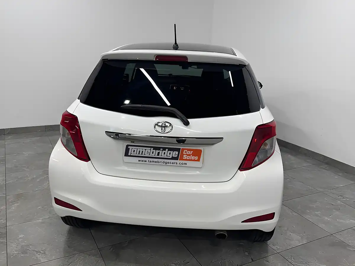 Used 2012 Toyota Yaris Trend White - Interior and Exterior details 7