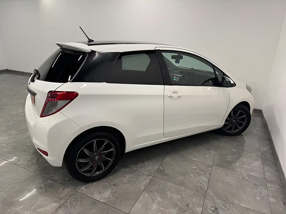Used 2012 Toyota Yaris Trend White - Interior and Exterior details 8