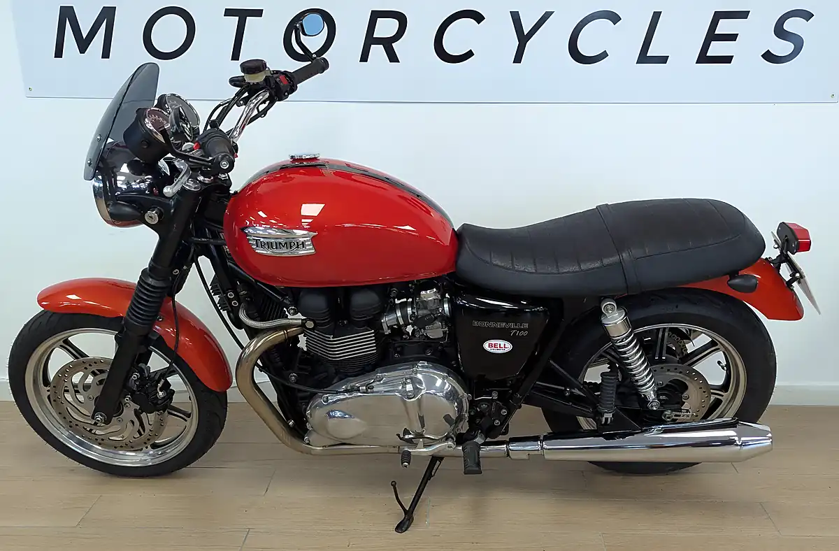 Used 2012 Triumph Bonneville S Orange - Interior and Exterior details 4