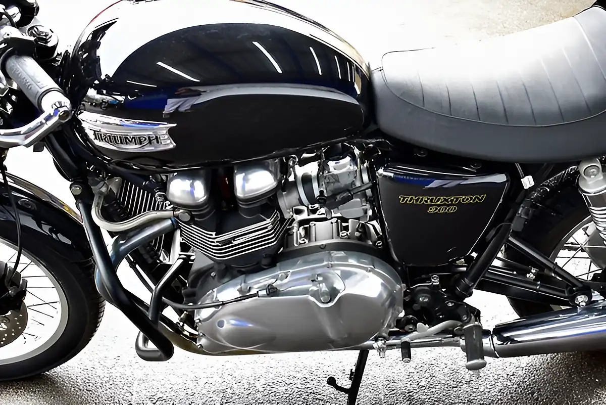 Used 2012 Triumph Thruxton 900 Roadster/Retro Black - Interior and Exterior details 17
