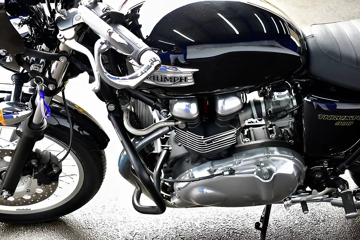 Used 2012 Triumph Thruxton 900 Roadster/Retro Black - Interior and Exterior details 18