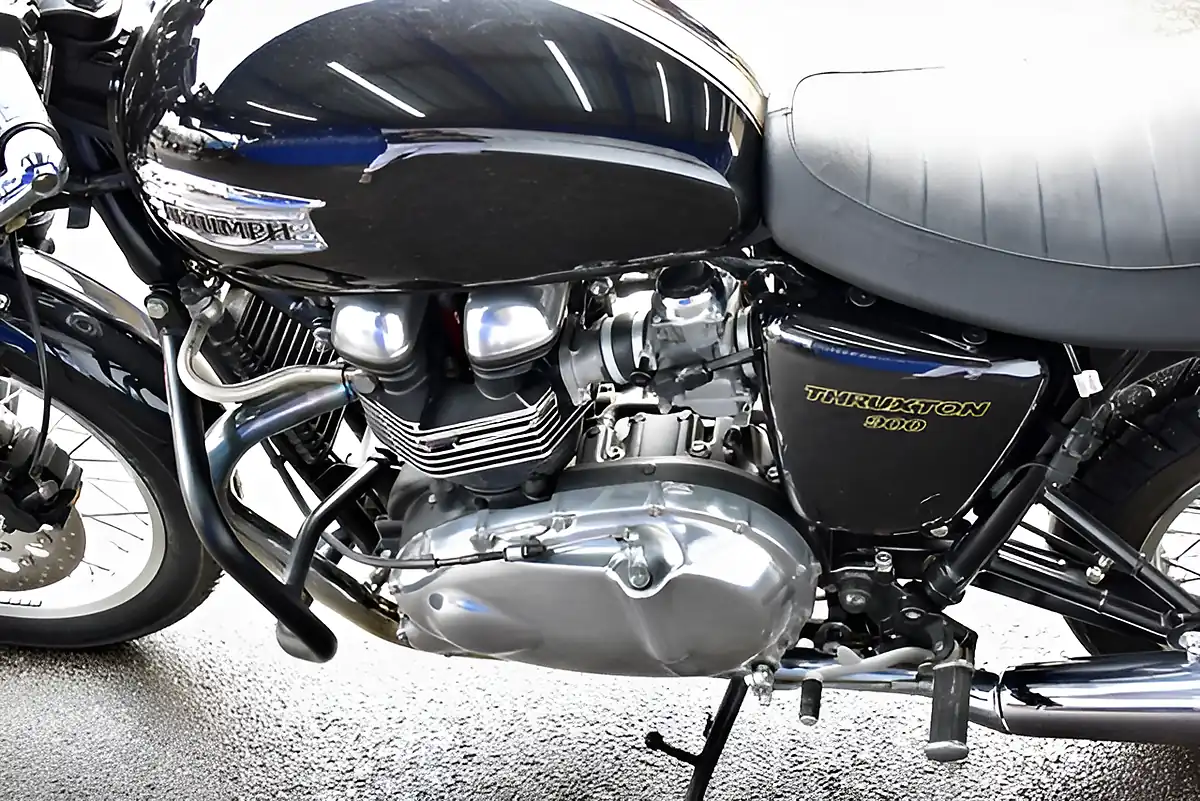 Used 2012 Triumph Thruxton 900 Roadster/Retro Black - Interior and Exterior details 19