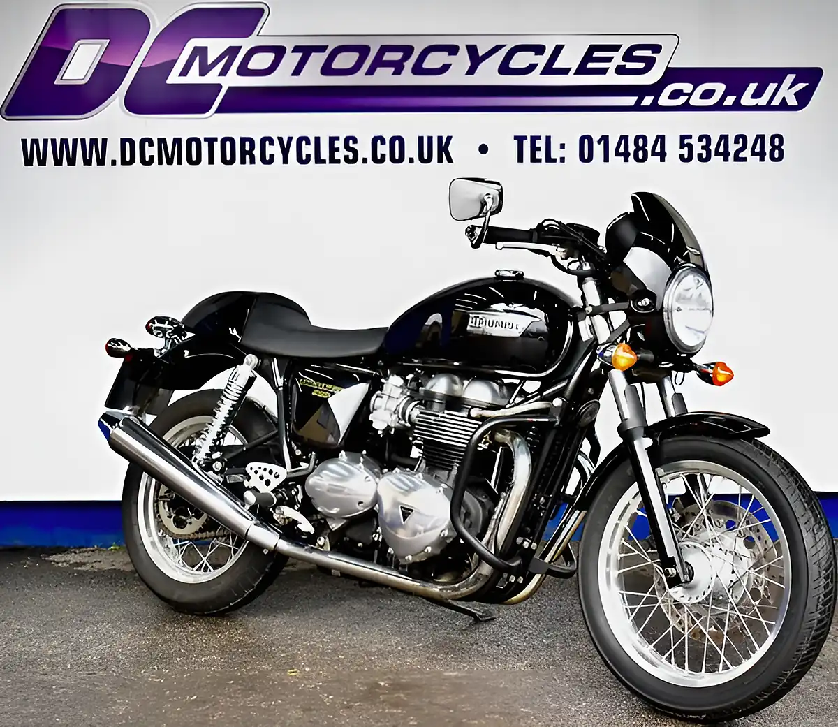 Used 2012 Triumph Thruxton 900 Roadster/Retro Black - Interior and Exterior details 2