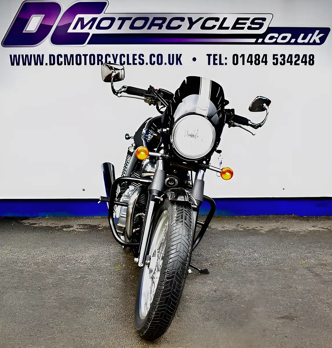 Used 2012 Triumph Thruxton 900 Roadster/Retro Black - Interior and Exterior details 3