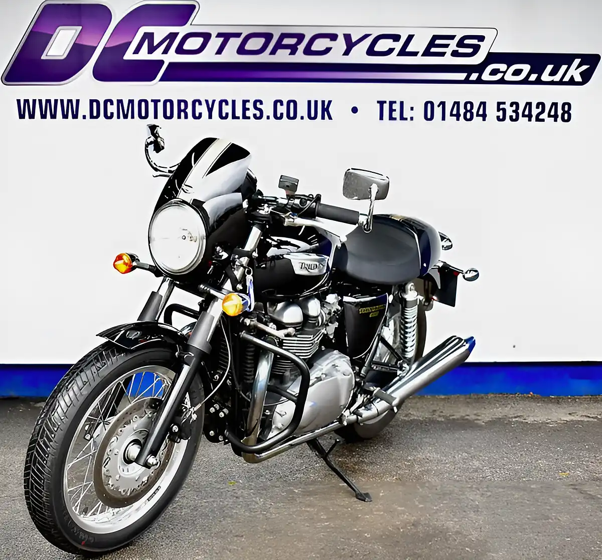 Used 2012 Triumph Thruxton 900 Roadster/Retro Black - Interior and Exterior details 4