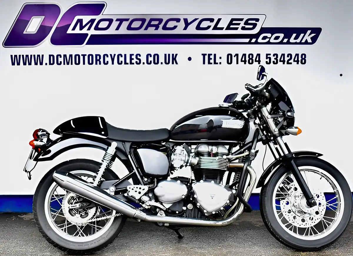 Used 2012 Triumph Thruxton 900 Roadster/Retro Black - Interior and Exterior details 9