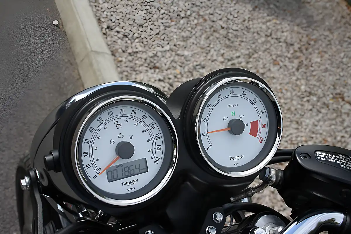 Used 2012 Triumph Thruxton Black - Interior and Exterior details 11