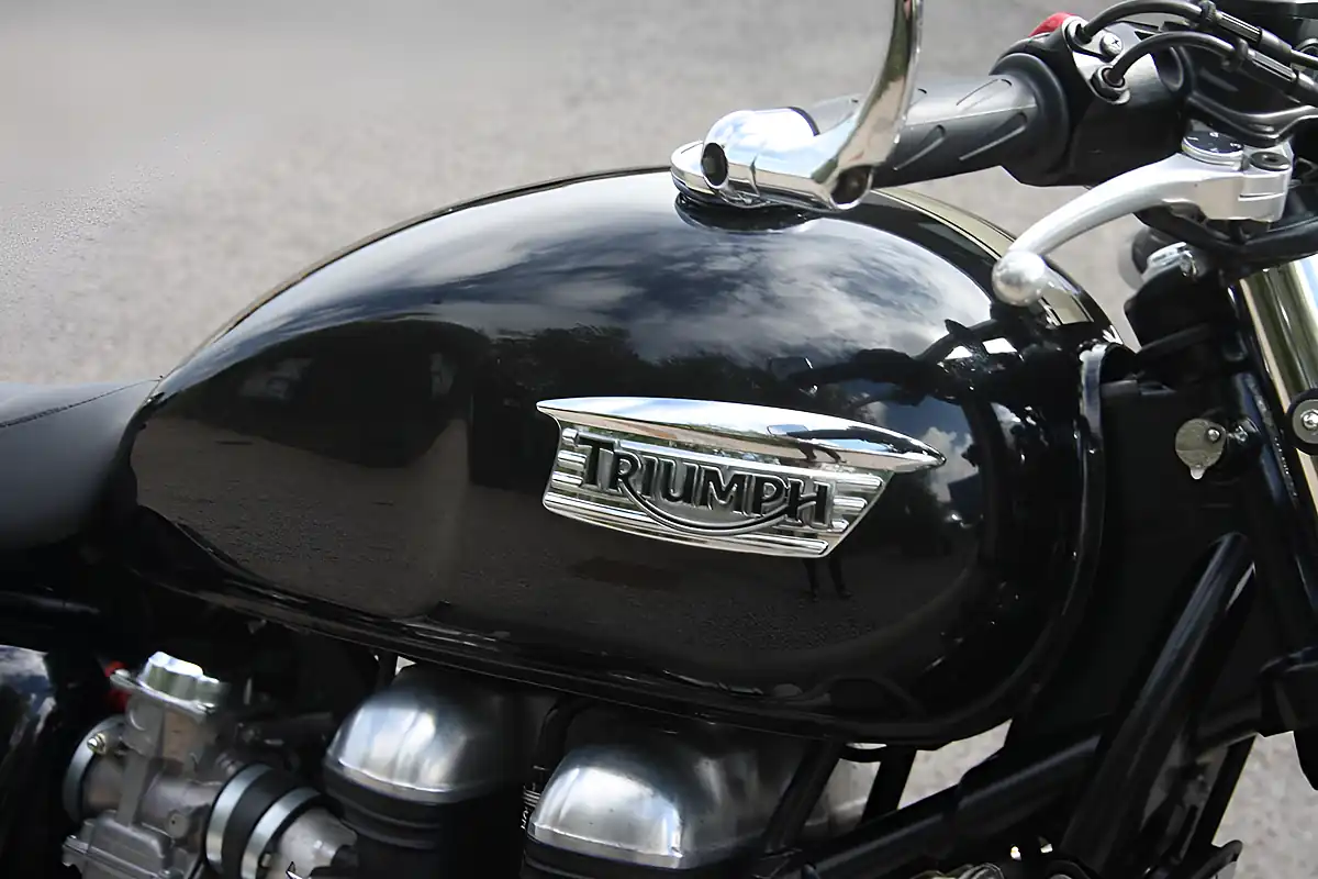 Used 2012 Triumph Thruxton Black - Interior and Exterior details 15