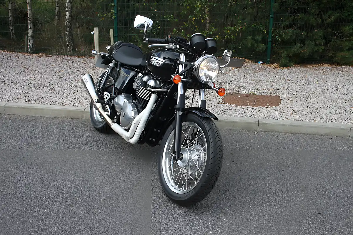 Used 2012 Triumph Thruxton Black - Interior and Exterior details 5