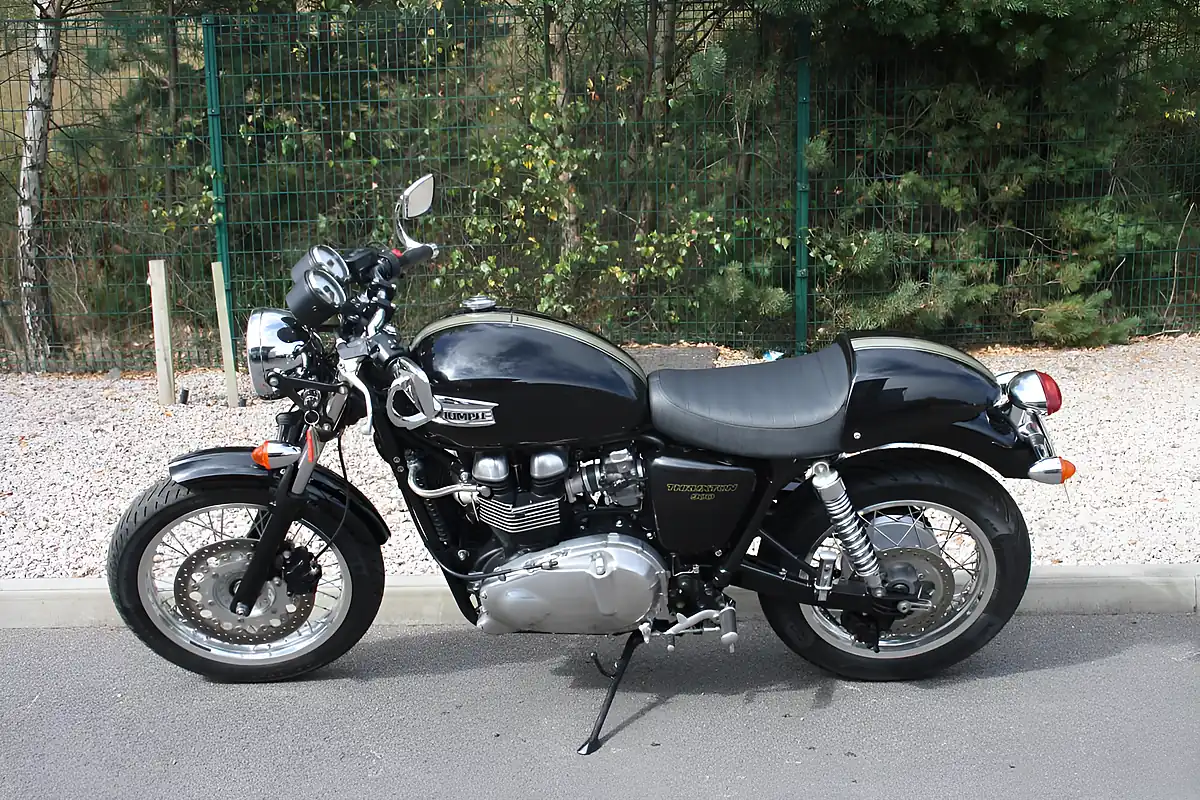 Used 2012 Triumph Thruxton Black - Interior and Exterior details 8