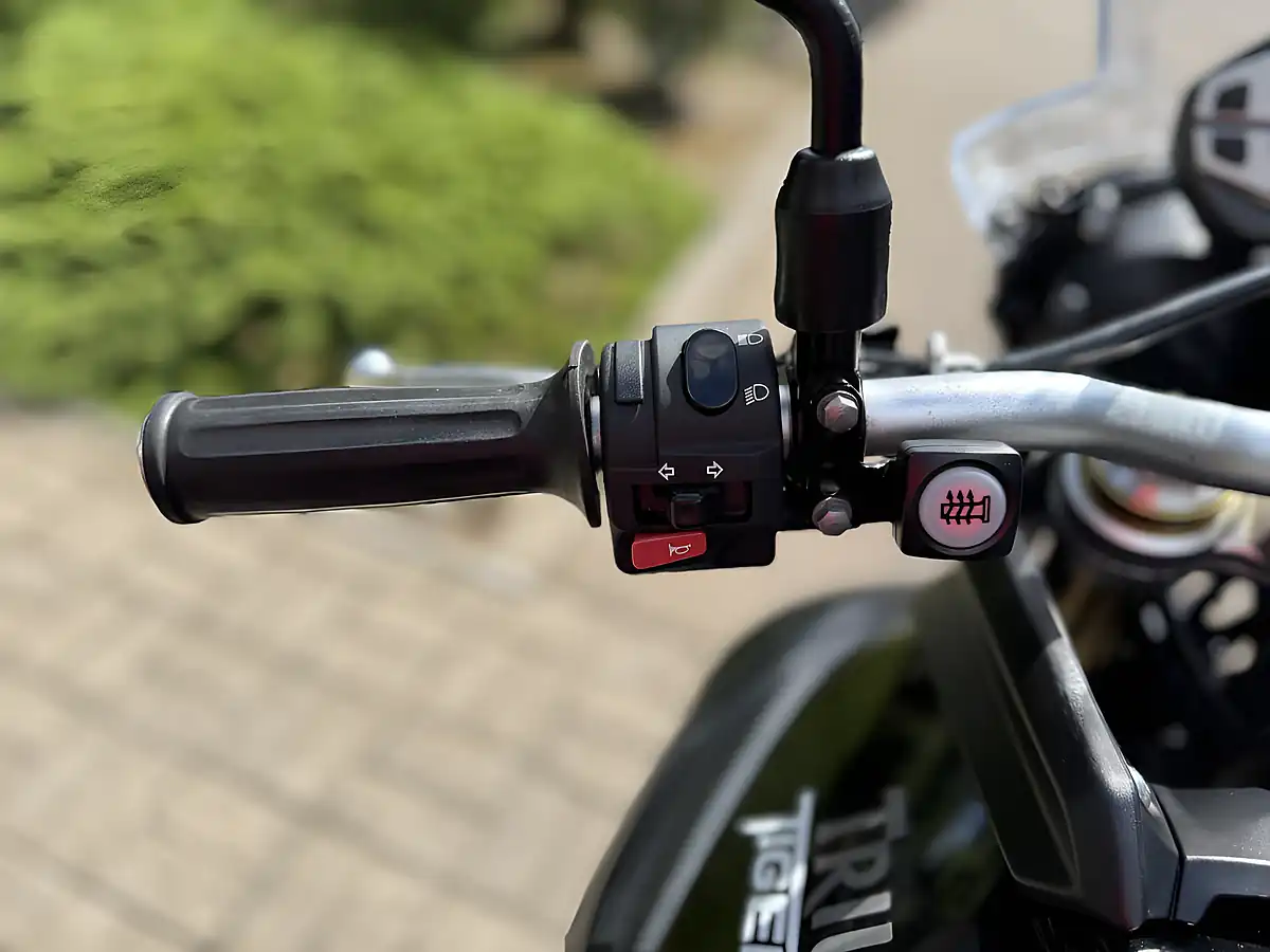 Used 2012 Triumph Tiger 800 Abs Black - Interior and Exterior details 8
