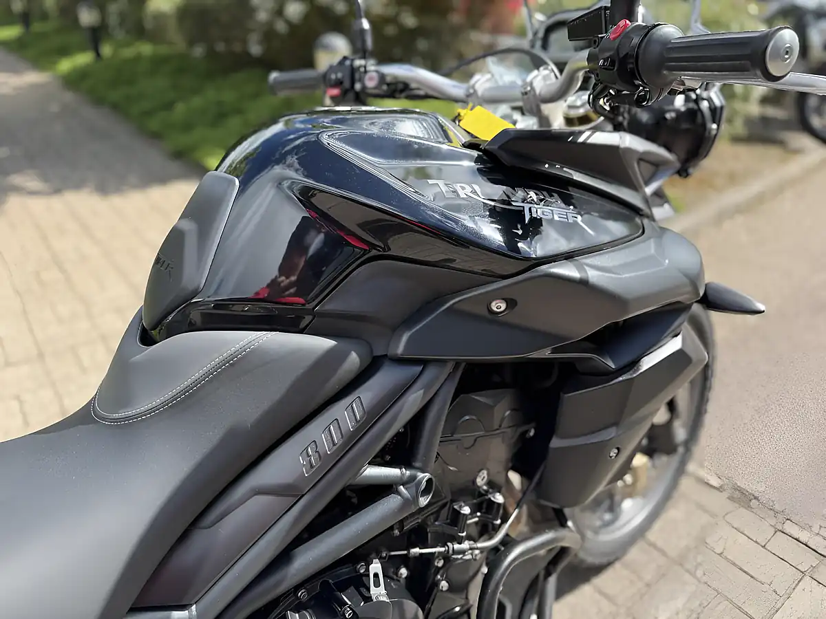 Used 2012 Triumph Tiger 800 Abs Black - Interior and Exterior details 9