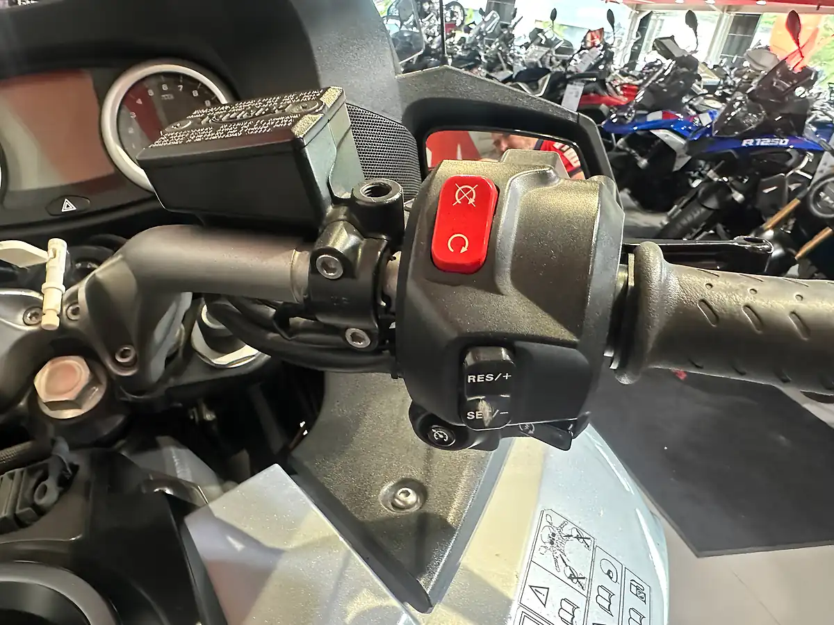 Used 2012 Triumph Trophy Se Light Blue Metallic - Interior and Exterior details 12