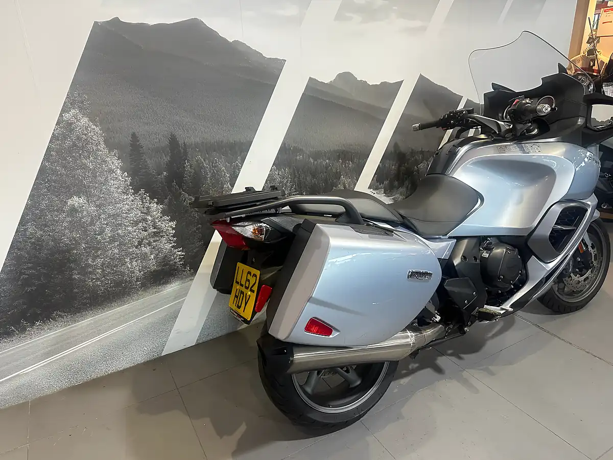 Used 2012 Triumph Trophy Se Light Blue Metallic - Interior and Exterior details 4