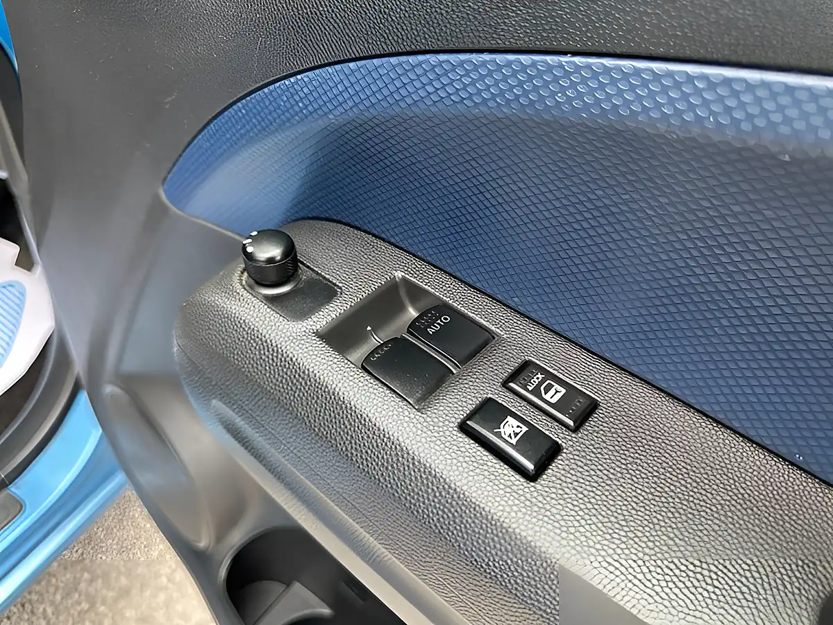 Used 2012 Vauxhall Agila S Blue - Interior and Exterior details 14