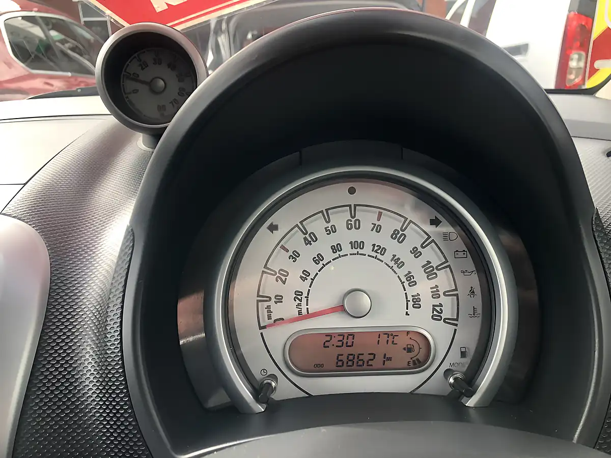 Used 2012 Vauxhall Agila S Blue - Interior and Exterior details 6