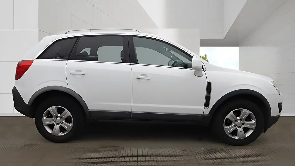 Used 2012 Vauxhall Antara Exclusiv White - Interior and Exterior details 11