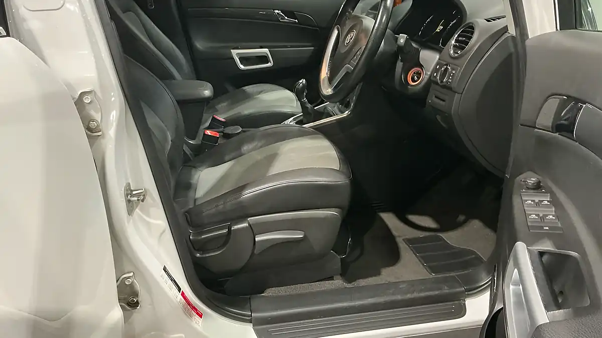 Used 2012 Vauxhall Antara Exclusiv White - Interior and Exterior details 16