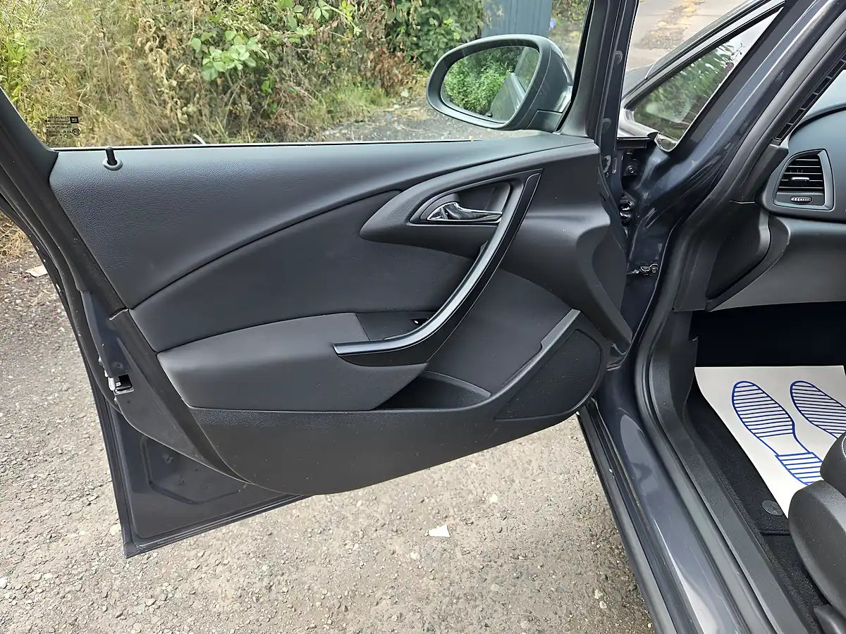 Used 2012 Vauxhall Astra Active Limited Edition Grey - Interior and Exterior details 13