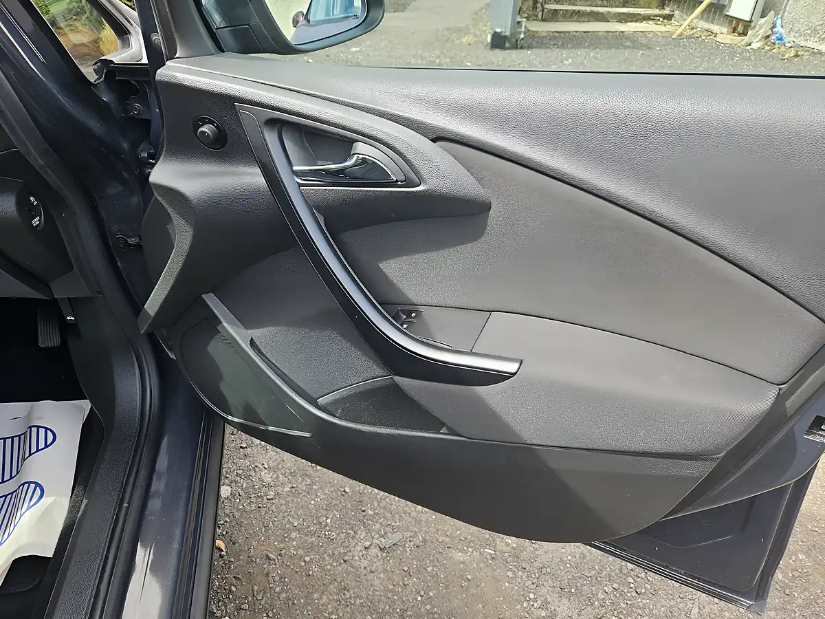 Used 2012 Vauxhall Astra Active Limited Edition Grey - Interior and Exterior details 18