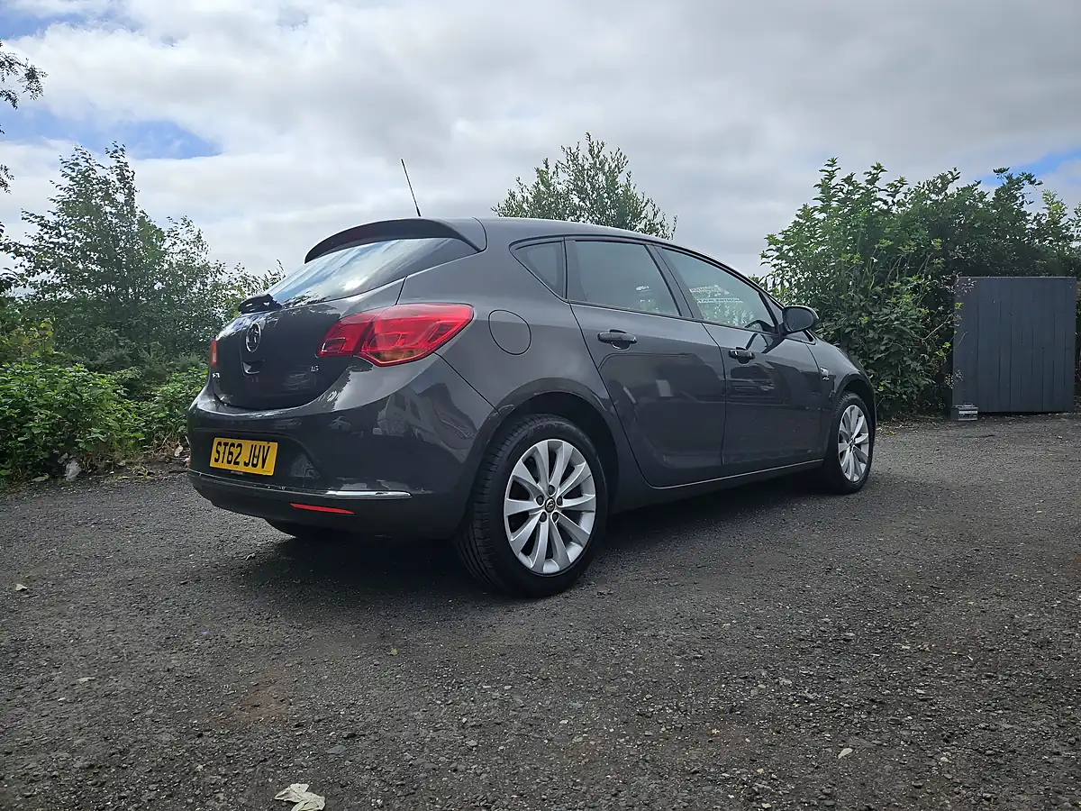 Used 2012 Vauxhall Astra Active Limited Edition Grey - Interior and Exterior details 8