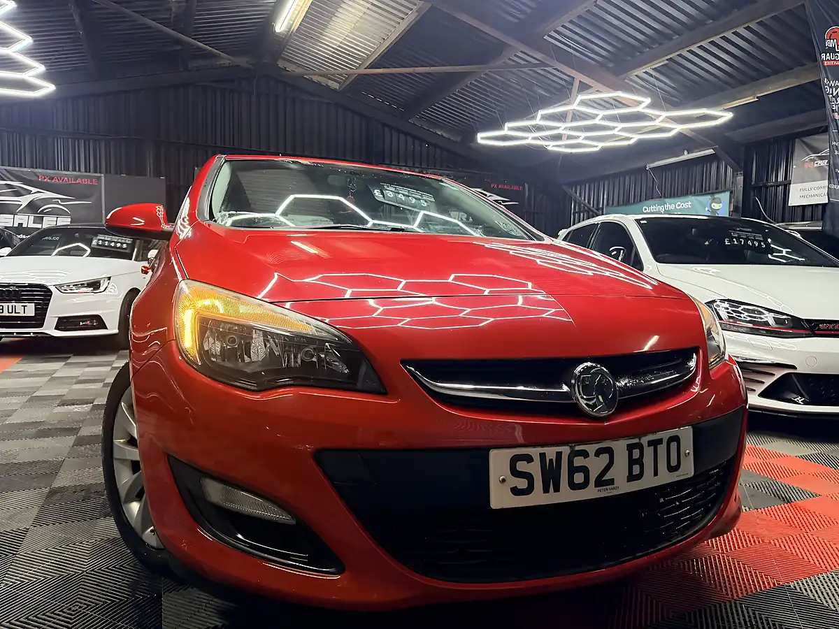 Used 2012 Vauxhall Astra Active Red - Front View
