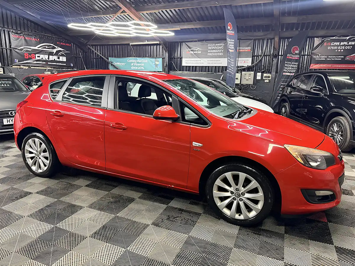 Used 2012 Vauxhall Astra Active Red - Interior and Exterior details 11