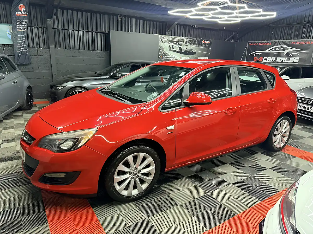 Used 2012 Vauxhall Astra Active Red - Interior and Exterior details 13