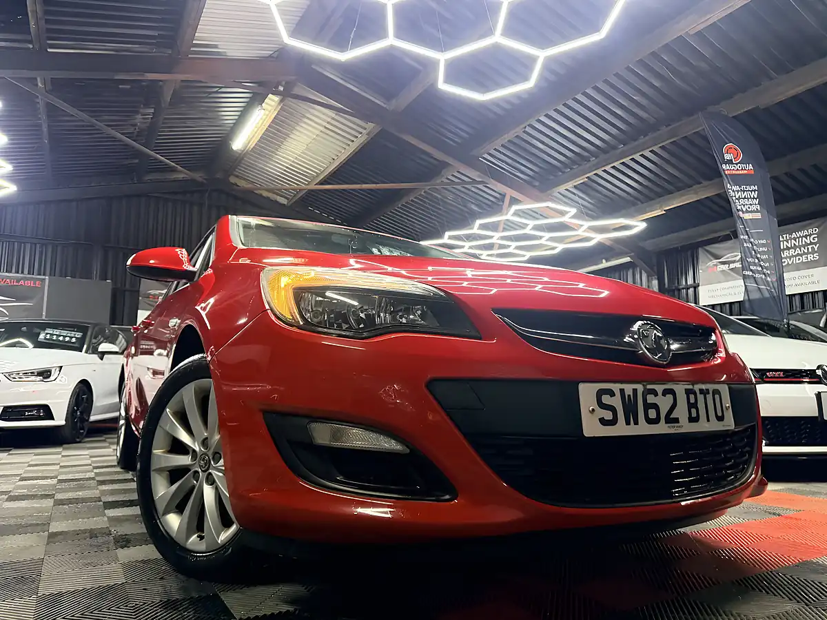 Used 2012 Vauxhall Astra Active Red - Interior and Exterior details 2
