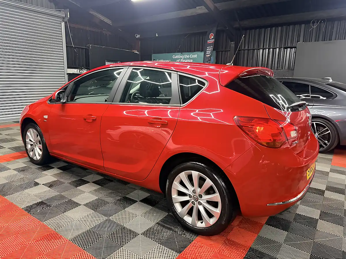 Used 2012 Vauxhall Astra Active Red - Interior and Exterior details 5