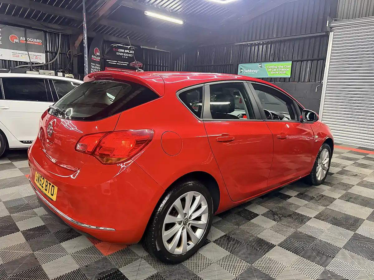 Used 2012 Vauxhall Astra Active Red - Interior and Exterior details 9