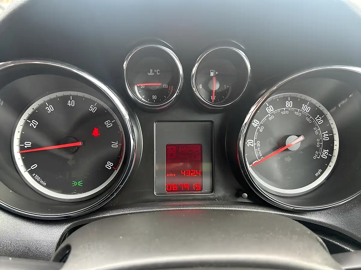Used 2012 Vauxhall Astra Active Red - Interior and Exterior details 10