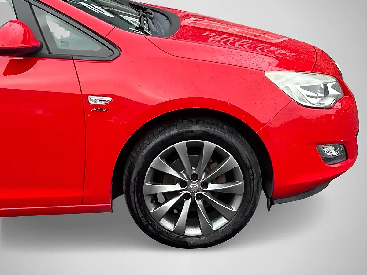 Used 2012 Vauxhall Astra Active Red - Interior and Exterior details 14
