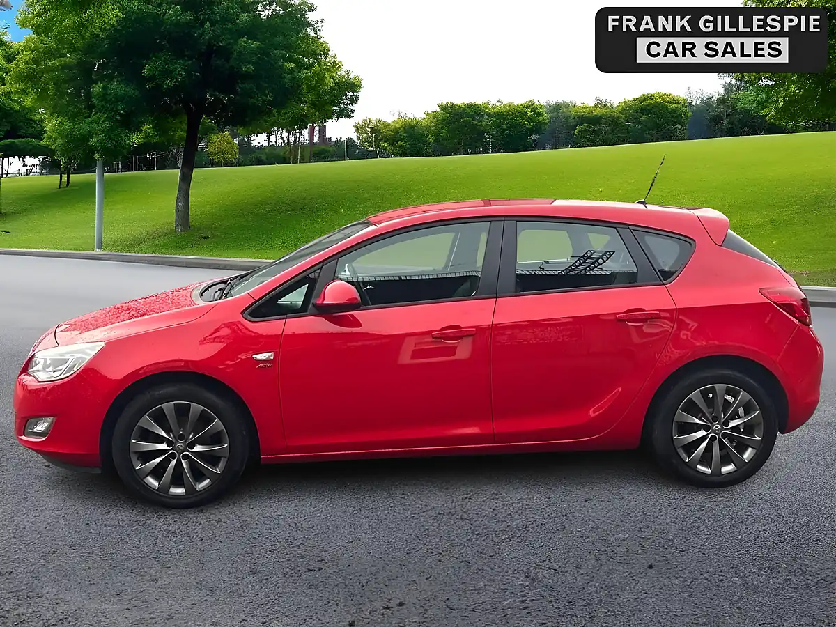 Used 2012 Vauxhall Astra Active Red - Interior and Exterior details 2