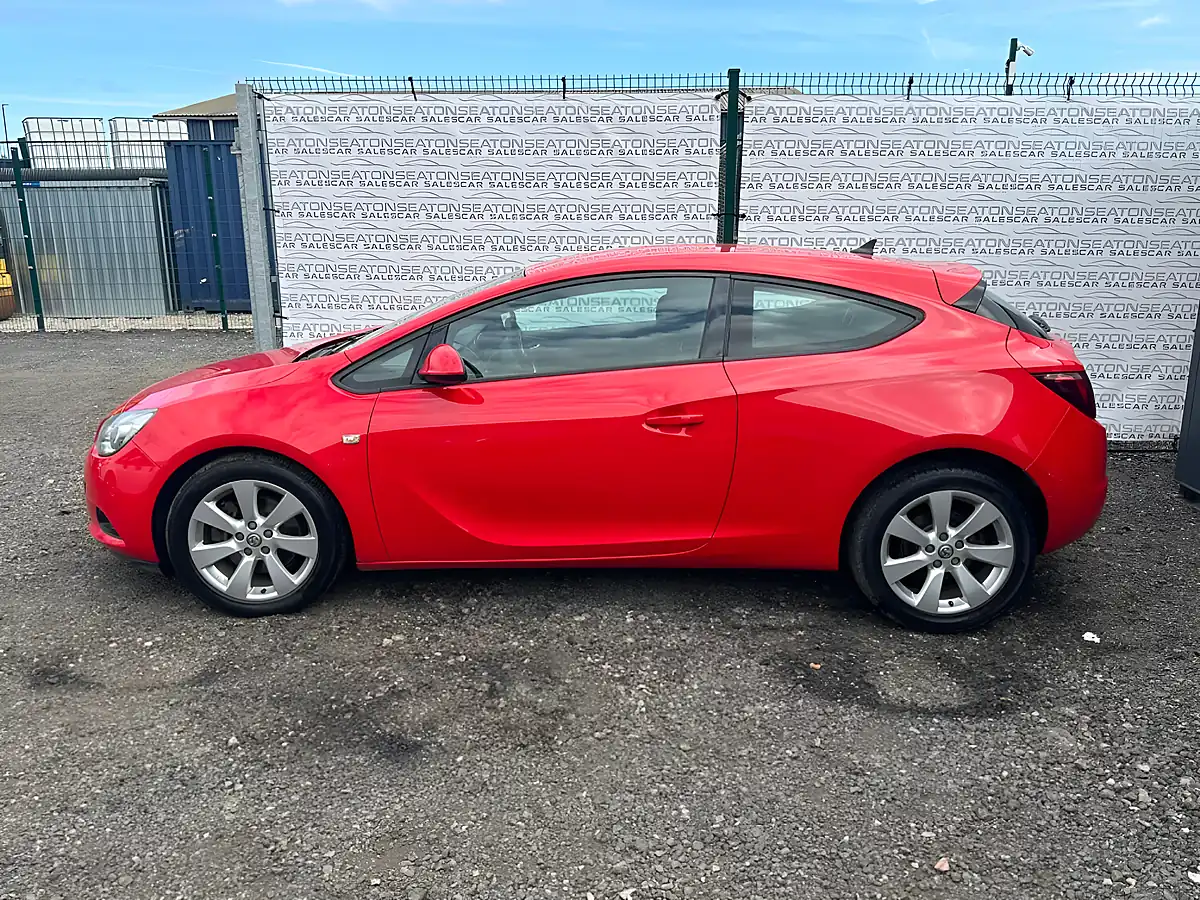 Used 2012 Vauxhall Astra Gtc Sport Red - Interior and Exterior details 5