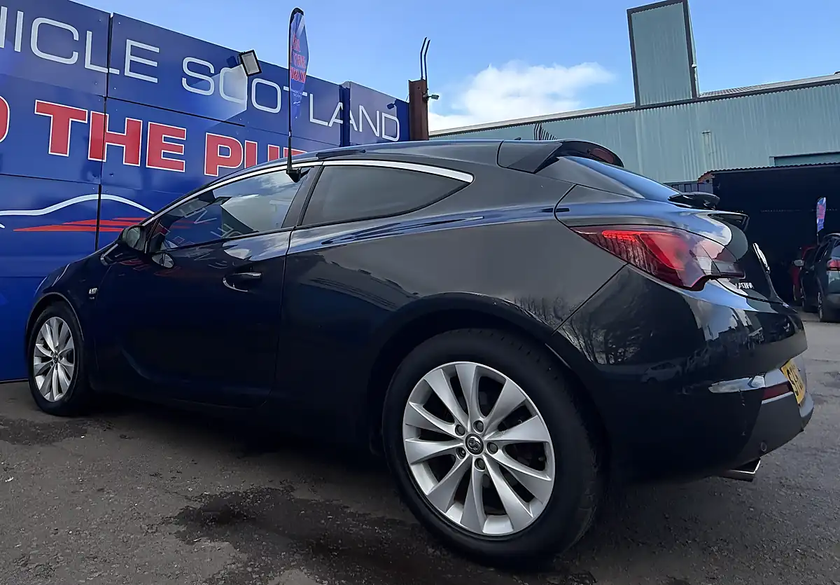 Used 2012 Vauxhall Astra Gtc Sri Black - Interior and Exterior details 12