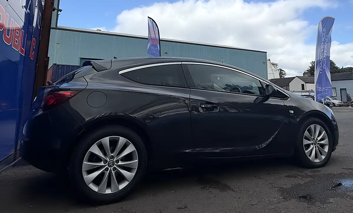 Used 2012 Vauxhall Astra Gtc Sri Black - Interior and Exterior details 8