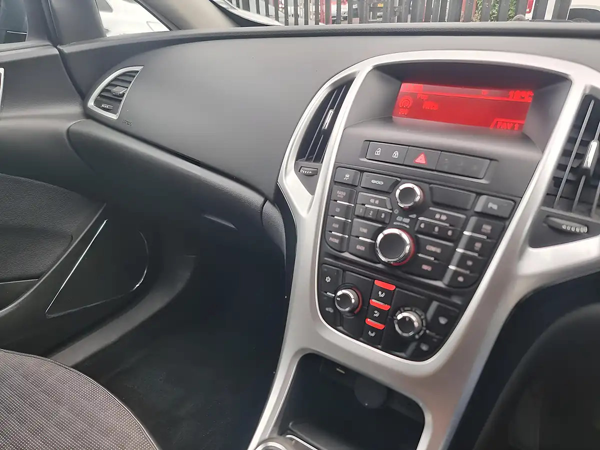 Used 2012 Vauxhall Astra Gtc Sri Grey - Interior and Exterior details 18