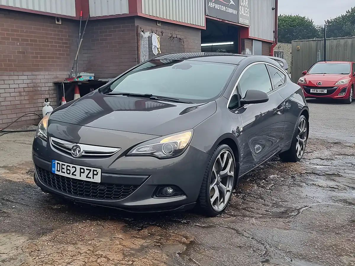 Used 2012 Vauxhall Astra Gtc Sri Grey - Interior and Exterior details 3