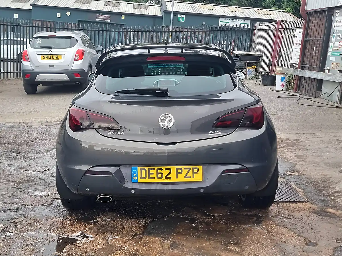 Used 2012 Vauxhall Astra Gtc Sri Grey - Interior and Exterior details 5