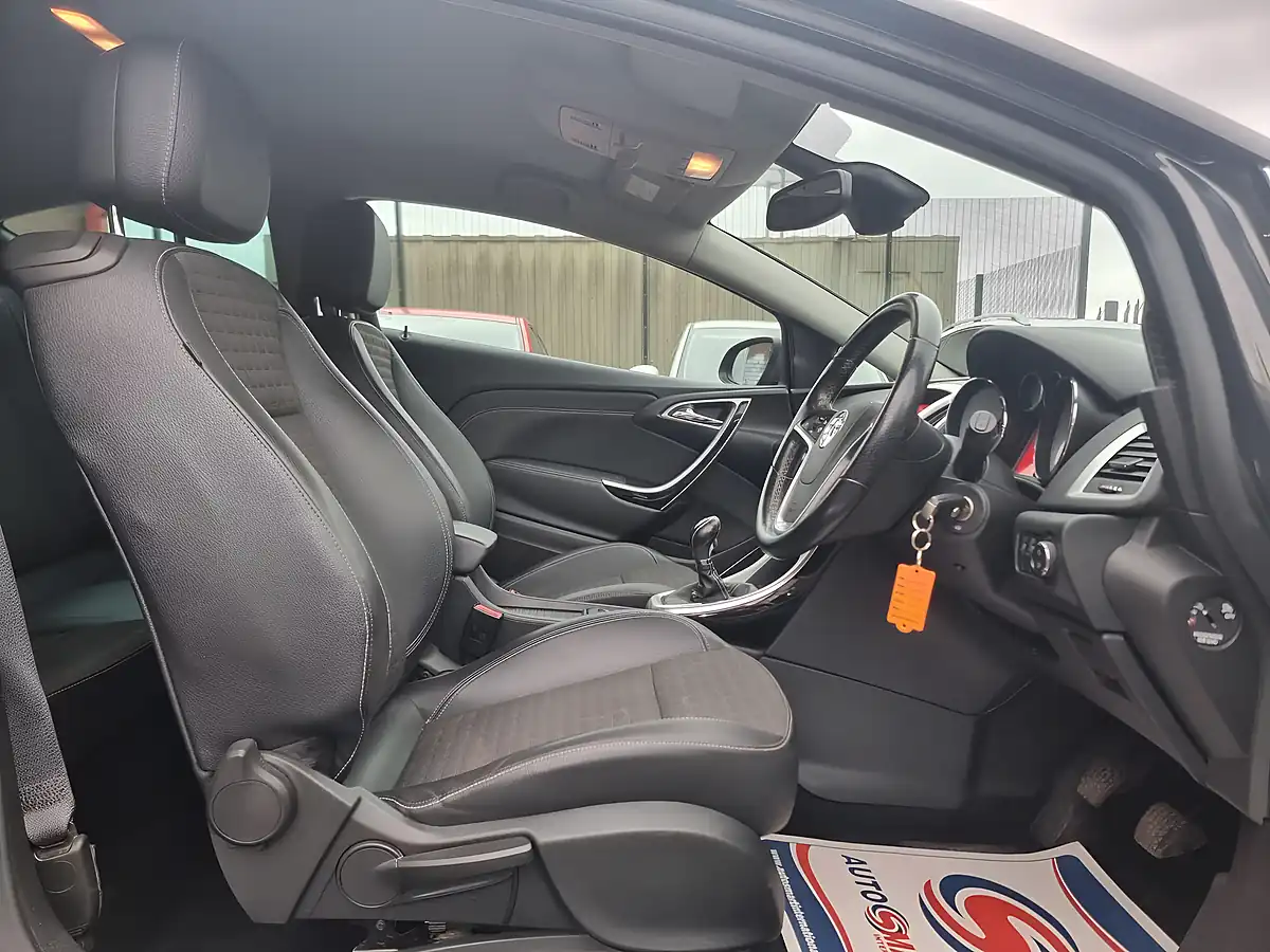 Used 2012 Vauxhall Astra Gtc Sri Grey - Interior and Exterior details 7