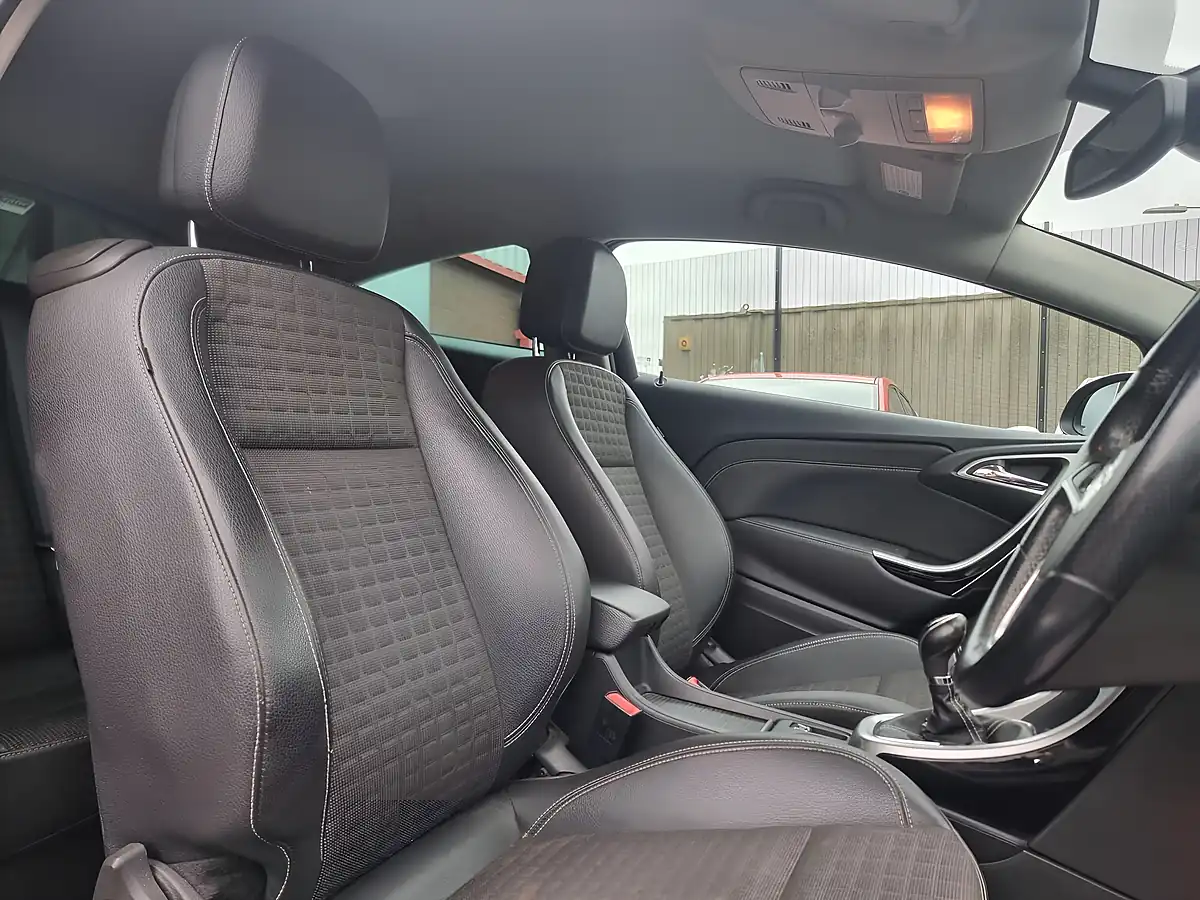 Used 2012 Vauxhall Astra Gtc Sri Grey - Interior and Exterior details 8